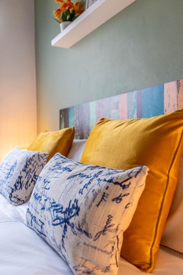 Slava Luxury Suite Севилья Экстерьер фото